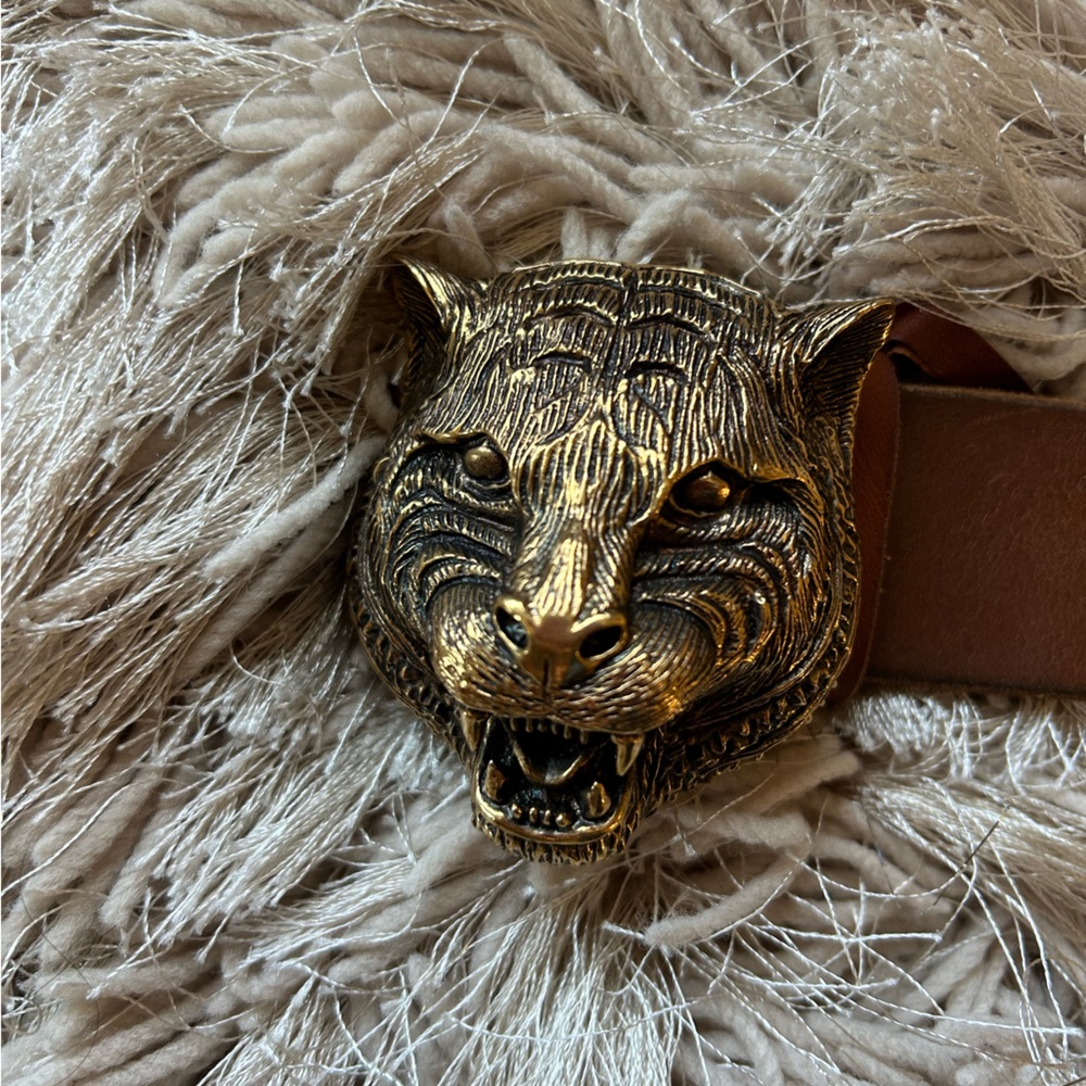Gucci Feline Buckle Leather Belt